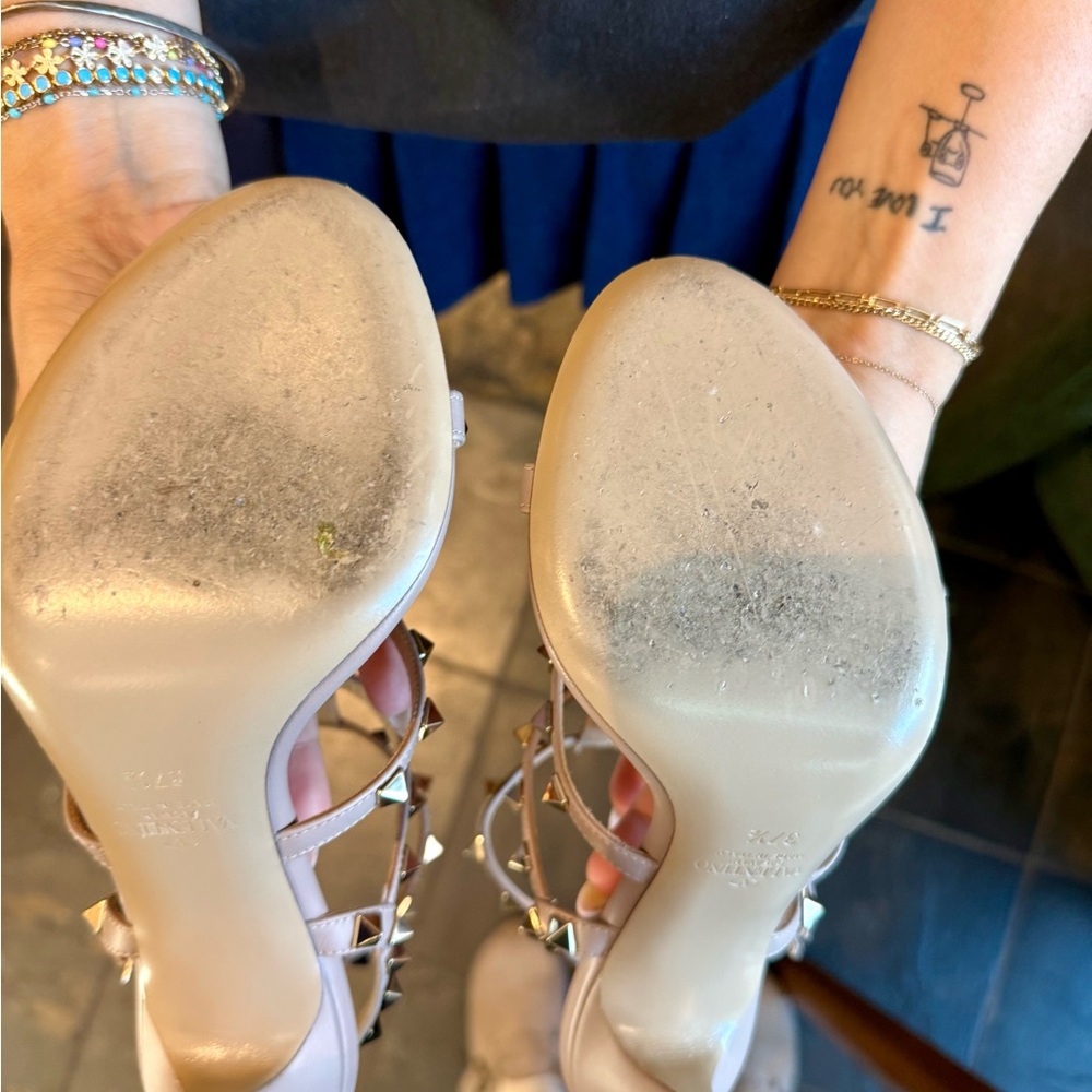 Valentino Garavani Rockstud Sandals in Poudre - Size 37.5 (7.5) - Picture 5 of 5